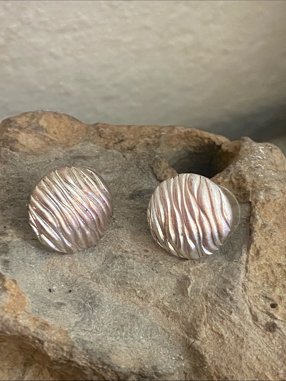 5/$10❤️❤️❤️Vintage 90s Round Textured Disc Silver-Tone Stud Earrings
